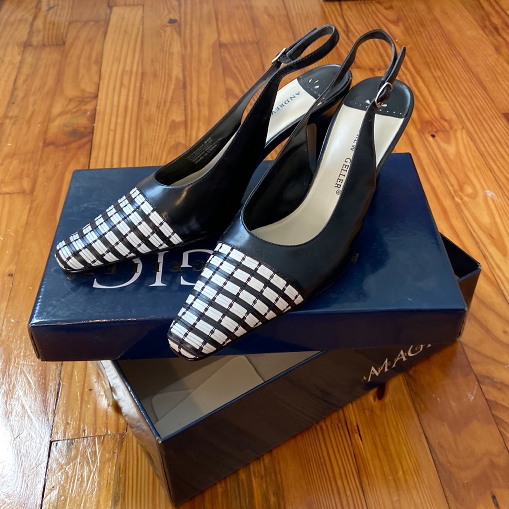 Open back leather pumps